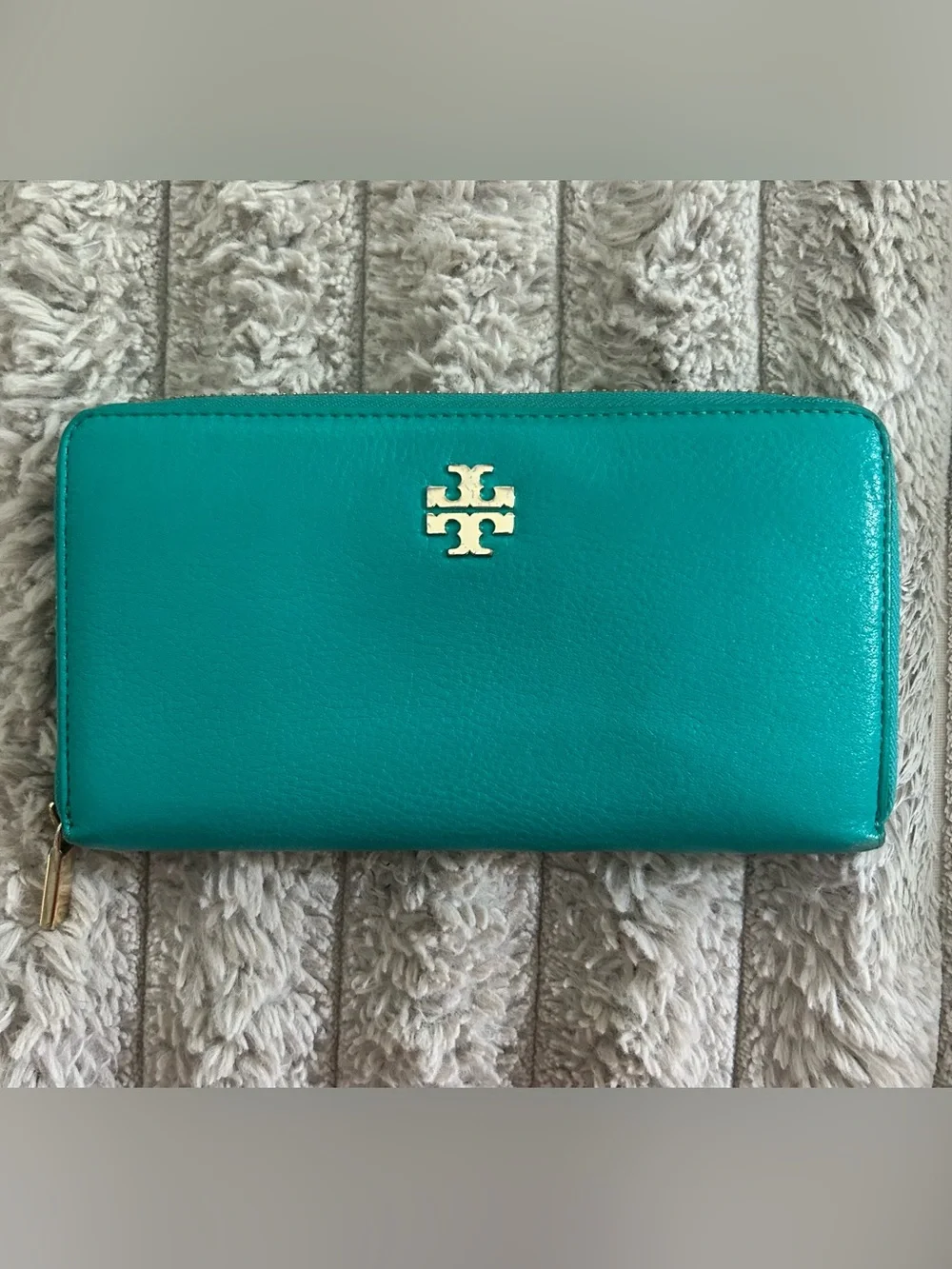Tory Burch Turquoise Teal Leather Zip Around Continental Wallet Gold Logo